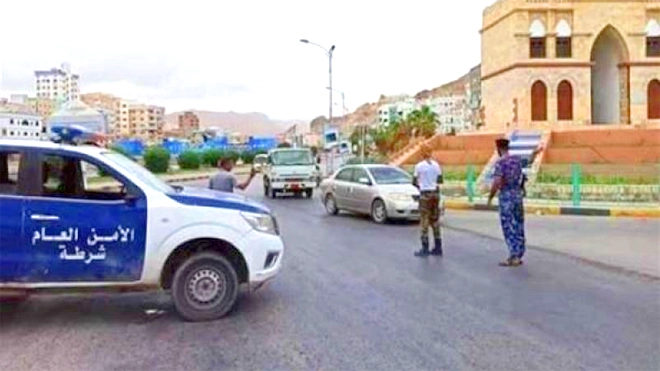 حضرموت.. نقطة أمنية تلقي القبض على 3 أشخاص بحوزتهم مواد مخدرة